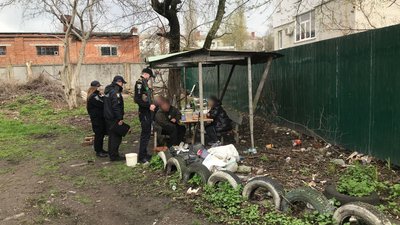"Стріляв в повітря". У сумчанина вилучили автомат та боєприпаси "Стріляв в повітря". У сумчанина вилучили автомат та боєприпаси