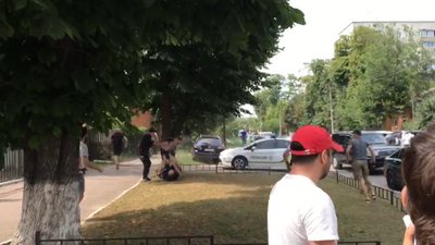 Кухарчук VS ОПЗЖ: у Черкасах під будівлею суду сталася бійка Кухарчук VS ОПЗЖ: у Черкасах під будівлею суду сталася бійка