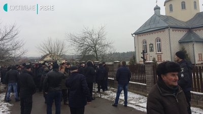Церковні війни на Рівненщині: парафіяни приїхали до поліції