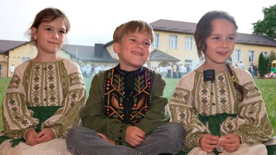 Трійнята Якимів — Злата, Діана та Артем