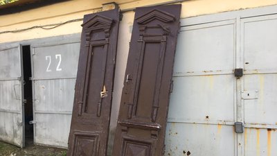Історичну браму, знайдену на смітнику у Львові, встановлять у іншому будинку