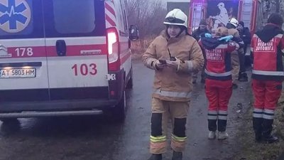 Одна людина загинула, інша — травмувалася. На Івано-Франківщині ліквідували наслідки двох ДТП