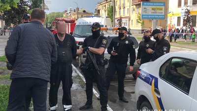 Поліцейські затримали чоловіка, що підпалив жінку