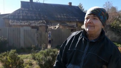 Життя продовжується. Попри щоденні обстріли, в селище Степногірськ на Запоріжжі повертаються люди