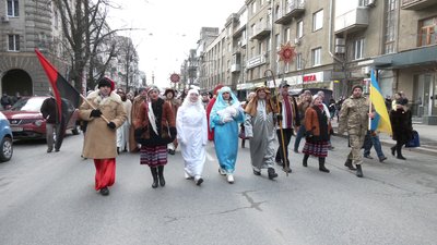 Колядки та святкова хода: до Харкова на фестиваль приїхали понад 50 вертеп-колективів Колядки та святкова хода: до Харкова на фестиваль приїхали понад 50 вертеп-колективів