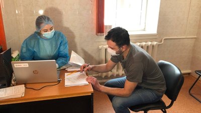 В Одесі відкрили новий пункт вакцинації проти COVID-19. Там зробили щеплення ВІЛ-інфікованим
