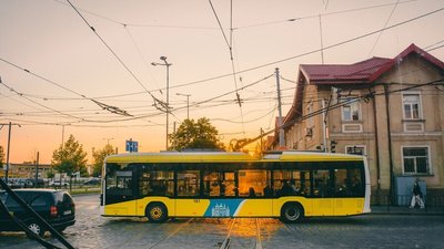 Низькопідлоговий тролейбус