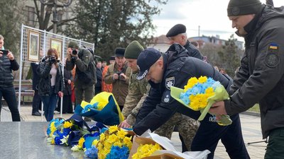 У Тернополі вшановують Тараса Шевченка У Тернополі вшановують Тараса Шевченка