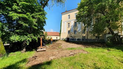 В Ужгороді зупинили незаконні земляні роботи В Ужгороді зупинили незаконні земляні роботи