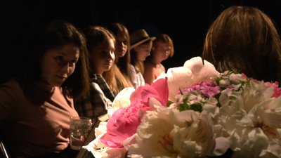 Шість історій підлітків. В Івано-Франківську презентували документальну виставу "Дружба під час війни" Шість історій підлітків. В Івано-Франківську презентували документальну виставу "Дружба під час війни"