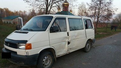 Виїзд на зустрічну: на Рівненщині в аварії травмувався водій і пасажир мотоцикла Виїзд на зустрічну: на Рівненщині в аварії травмувався водій і пасажир мотоцикла
