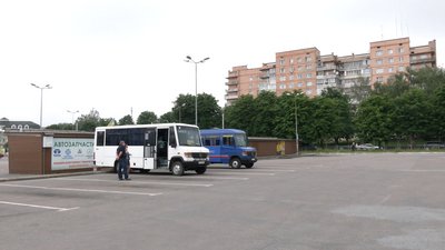 Рівне: деякі маршрутки вийшли на приміські рейси, хоч у ОДА – не дозволили Рівне: деякі маршрутки вийшли на приміські рейси, хоч у ОДА – не дозволили