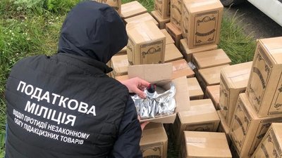 Волинянин перевозив фальсифікований алкоголь у забороненій тарі та без акцизних марок Волинянин перевозив фальсифікований алкоголь у забороненій тарі та без акцизних марок