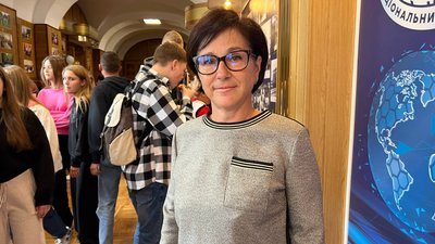 "Перемагаймо разом": у Житомирі відбувся благодійний ярмарок бердичівських школярів "Перемагаймо разом": у Житомирі відбувся благодійний ярмарок бердичівських школярів