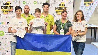 На Рівненщині подружжя переселенців навчає дітей робототехніці та програмуванню На Рівненщині подружжя переселенців навчає дітей робототехніці та програмуванню