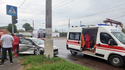 На перехресті у Житомирі у ДТП травмувалися п'ятеро людей