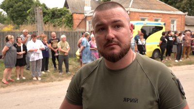 "Загинув, захищаючи небо над Донеччиною". У Харкові поховали пілота, який загинув у авіатрощі під Бахмутом