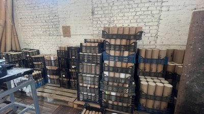 "Щоб закрити очі ворогу". Волонтери Кривого Рогу виготовляють димові шашки для фронту "Щоб закрити очі ворогу". Волонтери Кривого Рогу виготовляють димові шашки для фронту