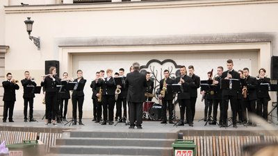 Ярмарок, брейн-ринг, конкурси: в центрі Ужгорода святкують День Європи