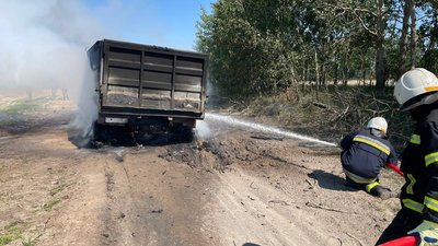 Під Макаровим на дорозі підірвалася вантажівка. Загиблих немає