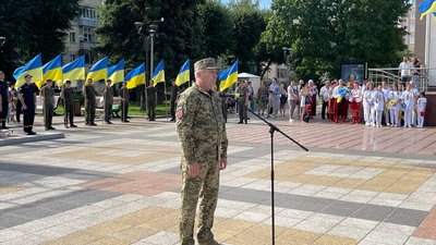У Черкасах урочисто підняли державний прапор У Черкасах урочисто підняли державний прапор