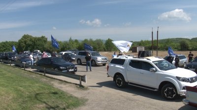 З партійними прапорами ОПЗЖ і без масок: в Ужгороді пройшов автопробіг