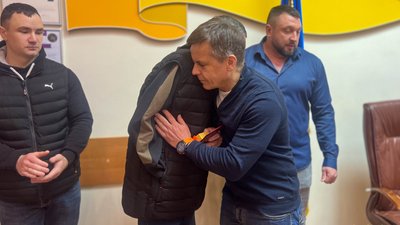 Отримали поранення на полі бою: у Житомирі трьом десантникам вручили нагороди Отримали поранення на полі бою: у Житомирі трьом десантникам вручили нагороди