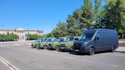З Литви до Миколаєва. Волонтери передали п’ять мікроавтобусів на потреби ЗСУ