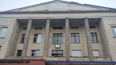 Приміщення бізнес-центру "Акустика" у Кропивницькому, радянська символіка у Кропивницькому Приміщення бізнес-центру "Акустика" у Кропивницькому, радянська символіка у Кропивницькому