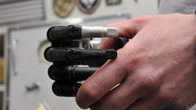 У чергу на протезування в центрі "Superhumans" стали понад 70 військових та цивільних
