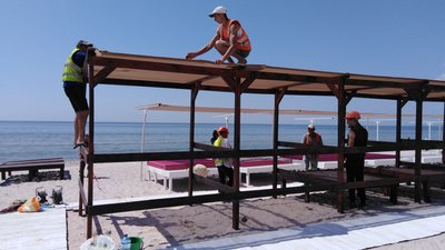 Територію пляжів курортної зони Миколаївщини звільняють від незаконних споруд Територію пляжів курортної зони Миколаївщини звільняють від незаконних споруд
