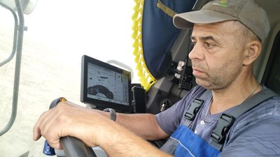 Волинь у п'ятірці областей з урожайністю соняшника: обмолотили 3 тисячі гектарів Волинь у п'ятірці областей з урожайністю соняшника: обмолотили 3 тисячі гектарів