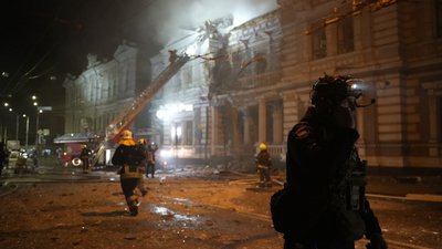 Будинок №43 на вулиці Сумській після влучання РФ, 31 грудня 2023 року Будинок №43 на вулиці Сумській після влучання РФ, 31 грудня 2023 року