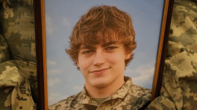 У Луцьку попрощалися з 19-річним військовослужбовцем Денисом Бойченком У Луцьку попрощалися з 19-річним військовослужбовцем Денисом Бойченком