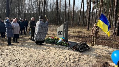 Монумент на місці загибелі. На Київщині відкрили пам'ятнику миколаївському льотчику Геннадію Матуляку Монумент на місці загибелі. На Київщині відкрили пам'ятнику миколаївському льотчику Геннадію Матуляку