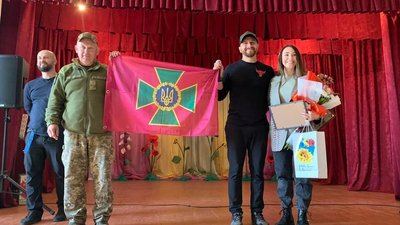 Херсонських прикордонників на передовій підтримали українські співаки Херсонських прикордонників на передовій підтримали українські співаки