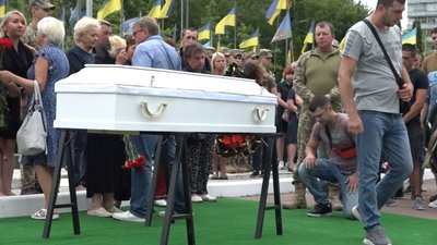 У Житомирі попрощалися з десантниками, які загинули у боях на Херсонщині У Житомирі попрощалися з десантниками, які загинули у боях на Херсонщині