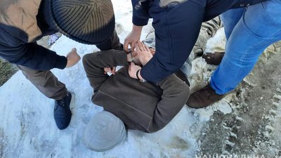 На Закарпатті затримали зловмисника під час продажу вибухівки На Закарпатті затримали зловмисника під час продажу вибухівки