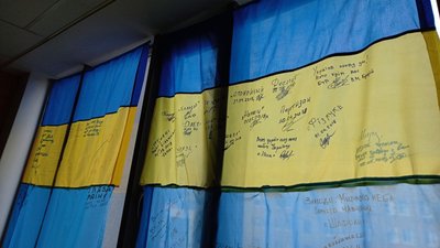У ліцеї в Житомирі відкрили куточок пам'яті колишніх учнів, які загинули у війні за Україну У ліцеї в Житомирі відкрили куточок пам'яті колишніх учнів, які загинули у війні за Україну