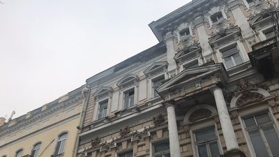В Одесі обвалився карниз пам'ятника архітектури: мерія звернулася до Мінкульту В Одесі обвалився карниз пам'ятника архітектури: мерія звернулася до Мінкульту
