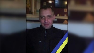 На Чернігівщині в останню путь провели трьох військових, які загинули під час виконання бойових завдань На Чернігівщині в останню путь провели трьох військових, які загинули під час виконання бойових завдань