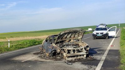 На трасі Одеса-Рені спалахнула автівка: одна людина травмувалася