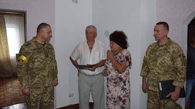 Батьки прикордонника з Сумщини Миколи Галицького отримали посмертний орден сина Батьки прикордонника з Сумщини Миколи Галицького отримали посмертний орден сина