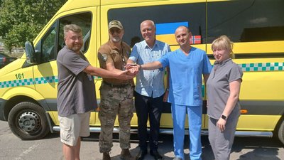 У Миколаїв доставили реаномобіль для евакуації поранених У Миколаїв доставили реаномобіль для евакуації поранених