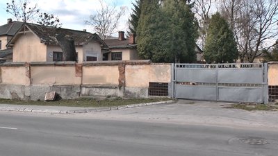 Ще восени минулого року один із депутатів Славутської міськради Петро Скиба пропонував розгорнути додаткові місця для "ковідних" хворих у недіючому військовому госпіталі. Фото: Суспільне. Поділля. Ще восени минулого року один із депутатів Славутської міськради Петро Скиба пропонував розгорнути додаткові місця для "ковідних" хворих у недіючому військовому госпіталі. Фото: Суспільне. Поділля.