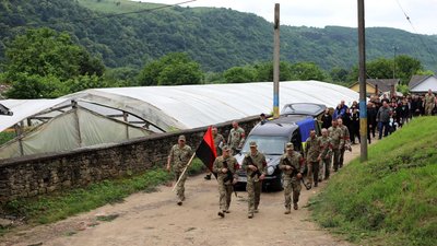 На Тернопільщині в останню дорогу провели бійця Ігоря Шипітка На Тернопільщині в останню дорогу провели бійця Ігоря Шипітка