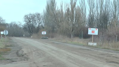 "Тут проходять люди". Бойовики з безпілотників мінують позиції українських військових "Тут проходять люди". Бойовики з безпілотників мінують позиції українських військових