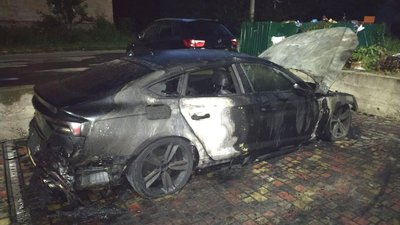 Облили та підпалили: на Рівненщині шукають паліїв автомобіля білоруса Облили та підпалили: на Рівненщині шукають паліїв автомобіля білоруса