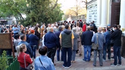 В Одесі відкрили “Стіну пам’яті” загиблих українських військових, в церкві заявили про провокації В Одесі відкрили “Стіну пам’яті” загиблих українських військових, в церкві заявили про провокації