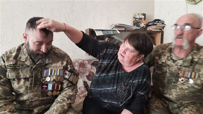 "Вчив дітей, настав час прикладом показати". Вчитель з Малої Виски розповів, чому став добровольцем "Вчив дітей, настав час прикладом показати". Вчитель з Малої Виски розповів, чому став добровольцем